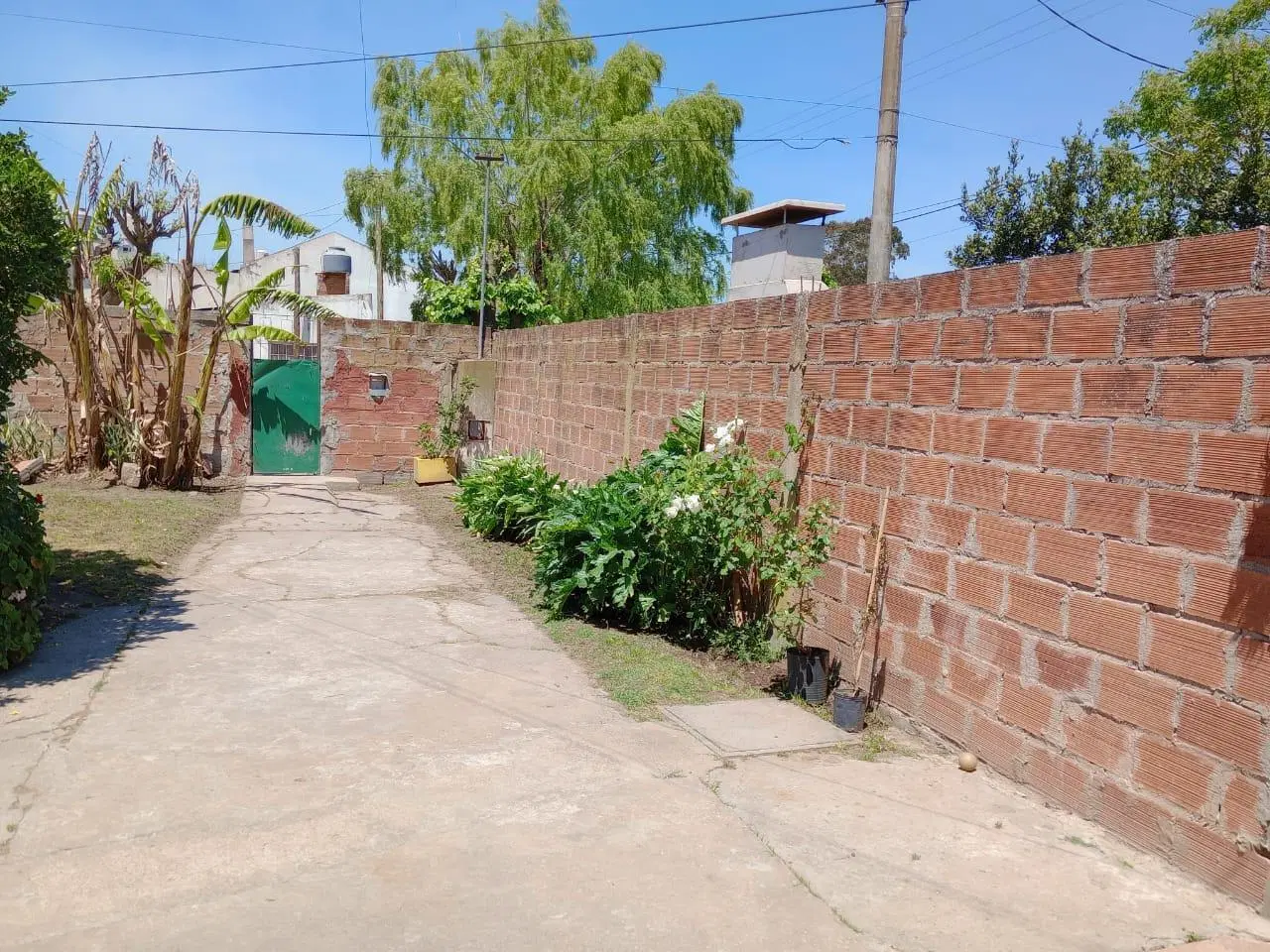 Casa 3 ambientes con cochera apta crédito en venta en Bosque Grande 4