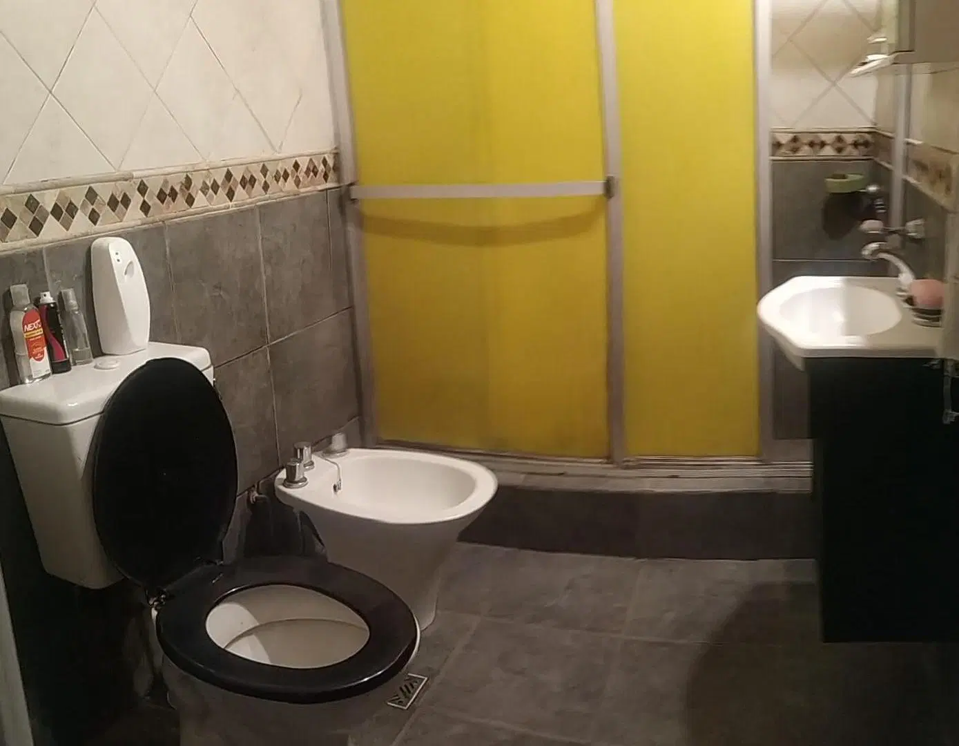 Casa 3 ambientes con cochera apta crédito en venta en Bosque Grande 3