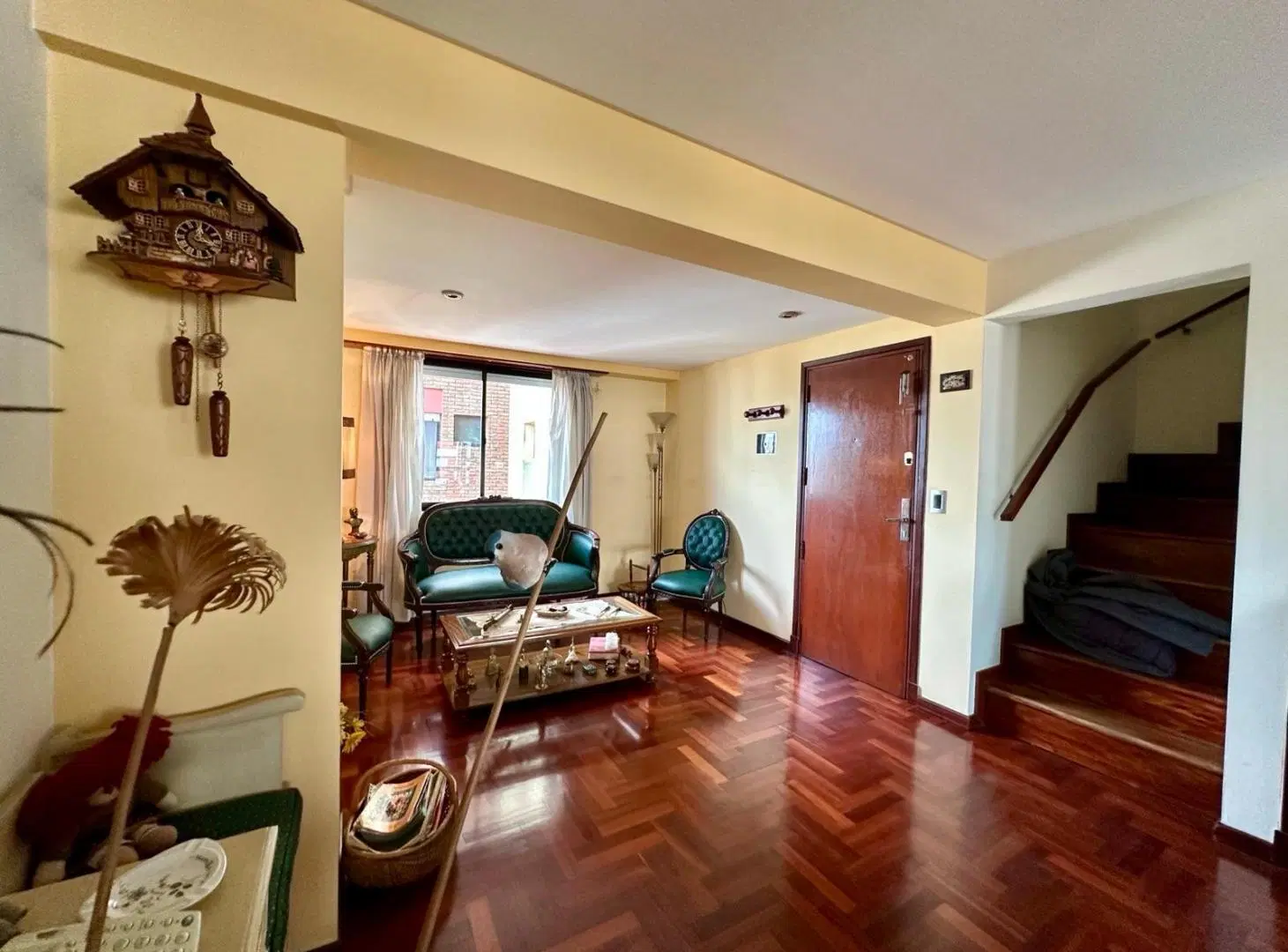 Espectacular departamento en Duplex. 4 ambientes con cochera 5
