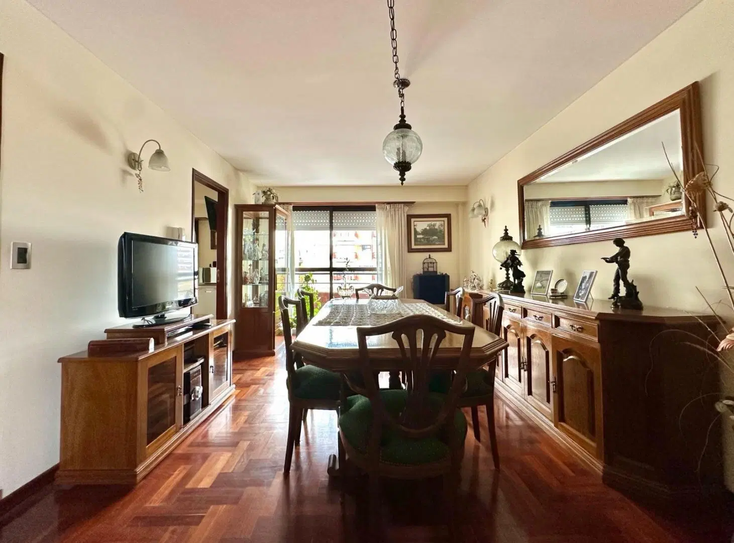 Espectacular departamento en Duplex. 4 ambientes con cochera 5