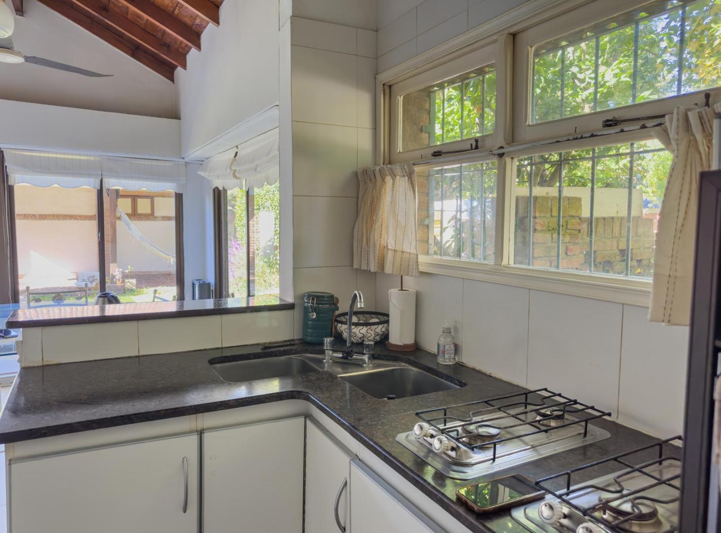 Foto de Hermoso chalet con parque en venta en barrio Estrada, imagen 3