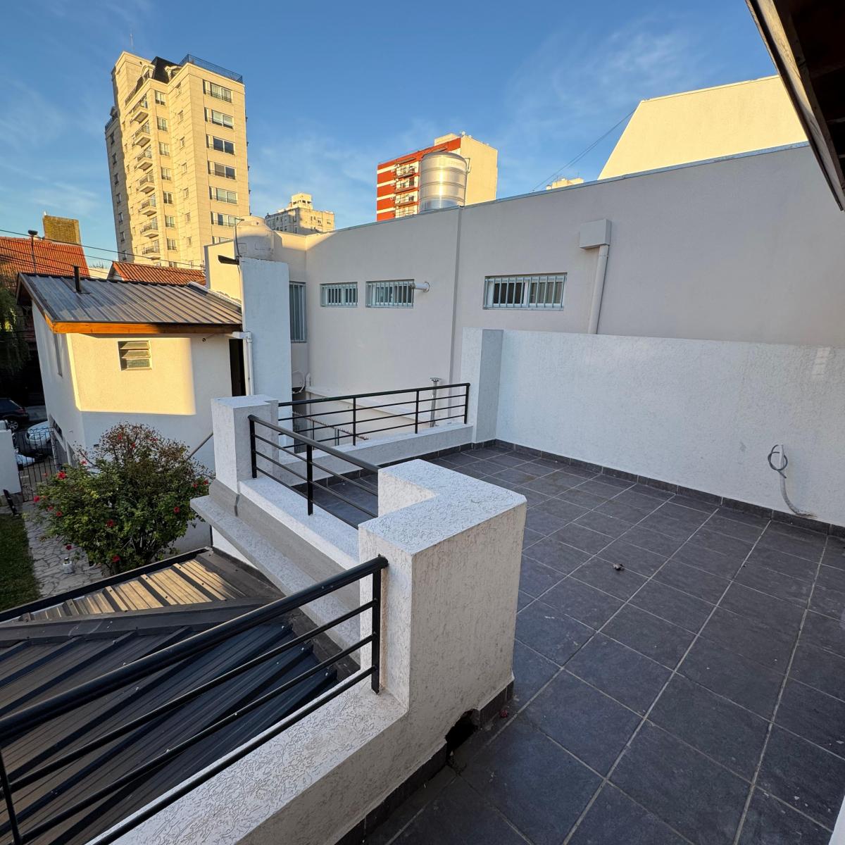 Dueño Directo Vende Casa 3 Plantas de 8 Amb Jardin Pileta Quincho 5