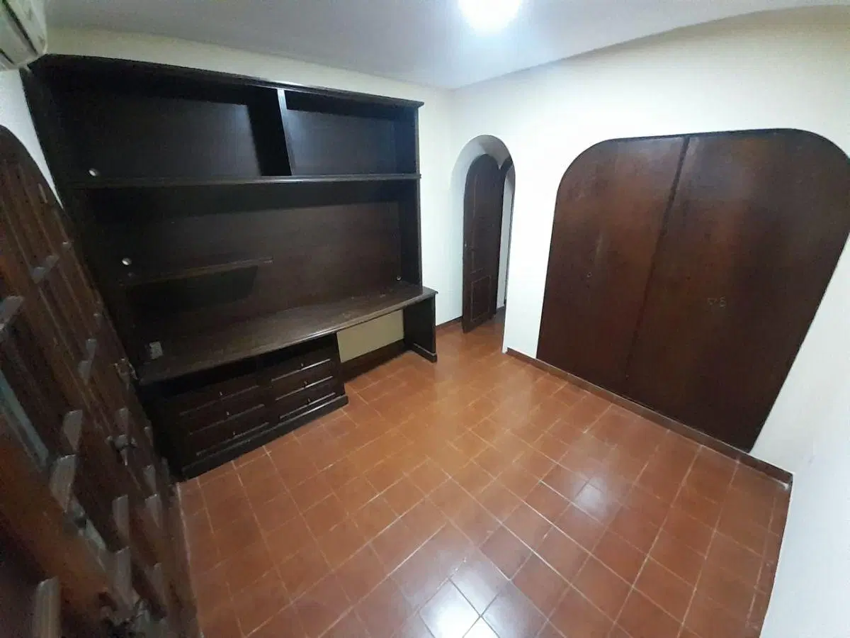 Casa con 4 dormitorios y pileta en alquiler en Ranelagh 2