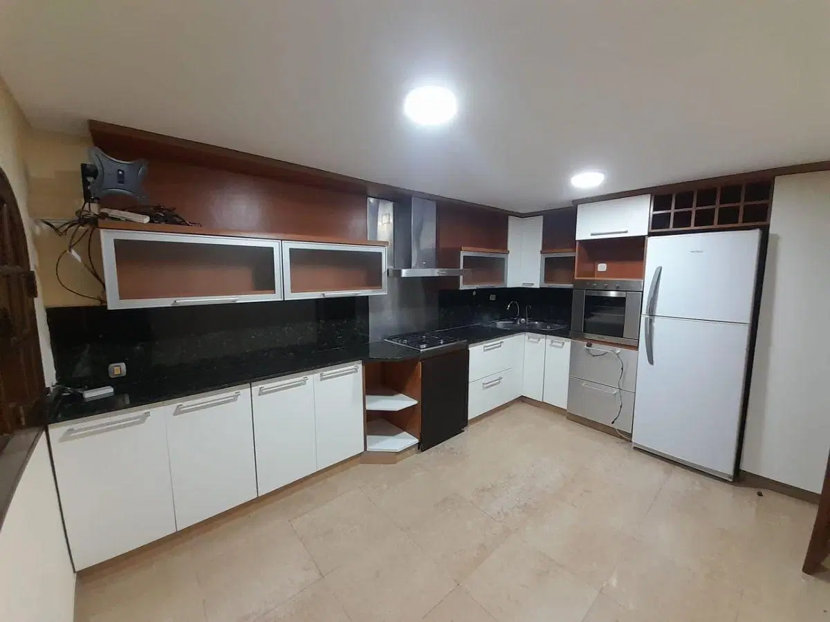 Casa con 4 dormitorios y pileta en alquiler en Ranelagh 8
