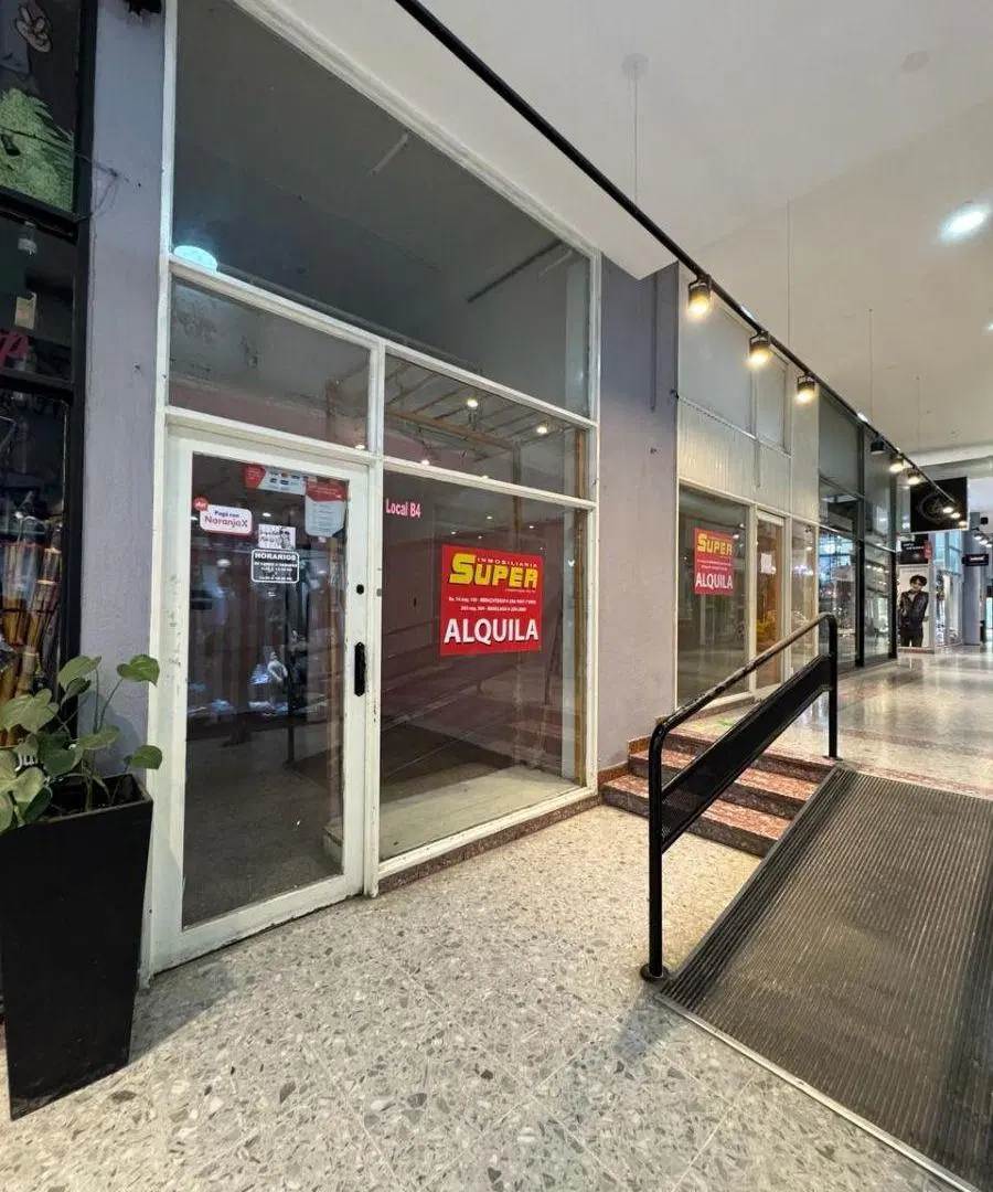 Locales en Galeria Central, excelente ubicación pleno centro Berazategui 2