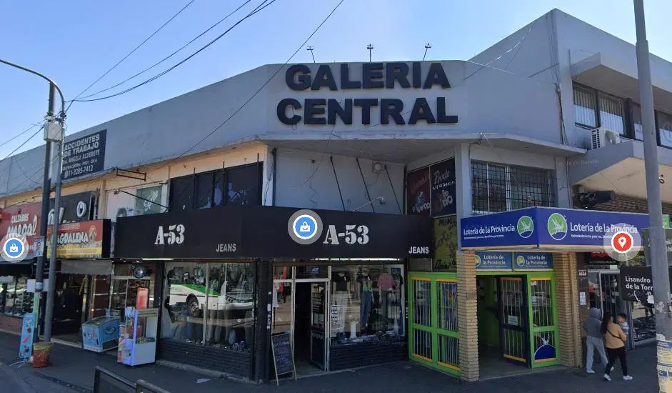 Locales en Galeria Central, excelente ubicación pleno centro Berazategui 5