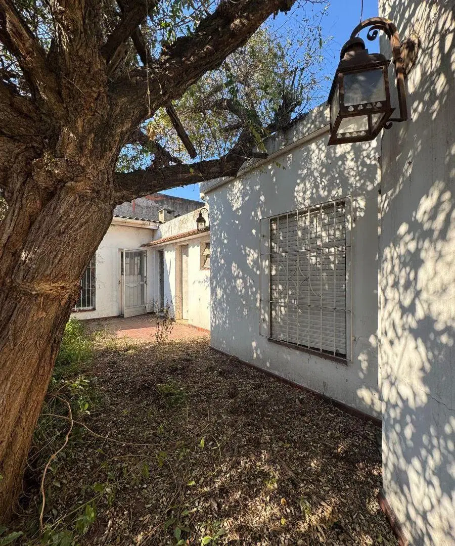 Casa con 3 dormitorios en venta en Berazategui, excelente ubicación 8