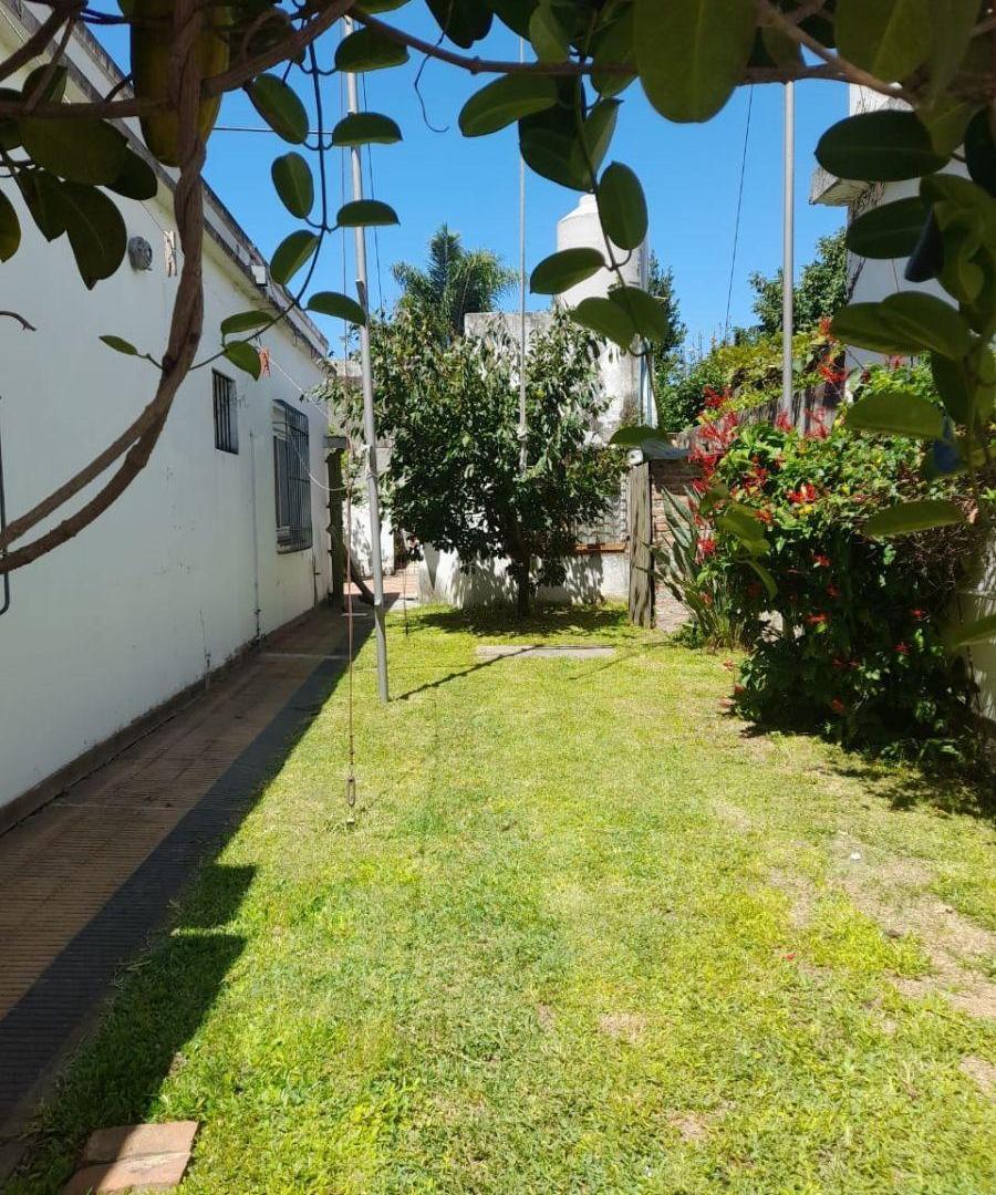 Foto de Casa con 2 habitaciones y pileta en venta en Berazategui, imagen 2