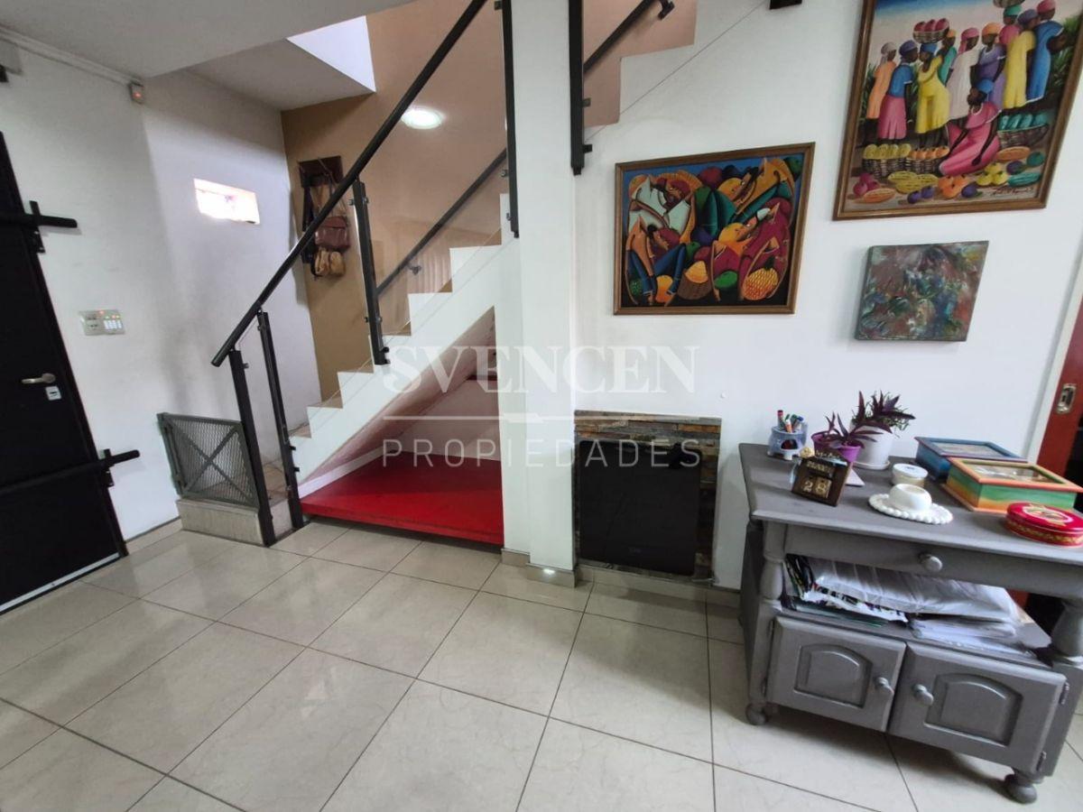 Casa con gran quincho y pileta en Villa La Florida!