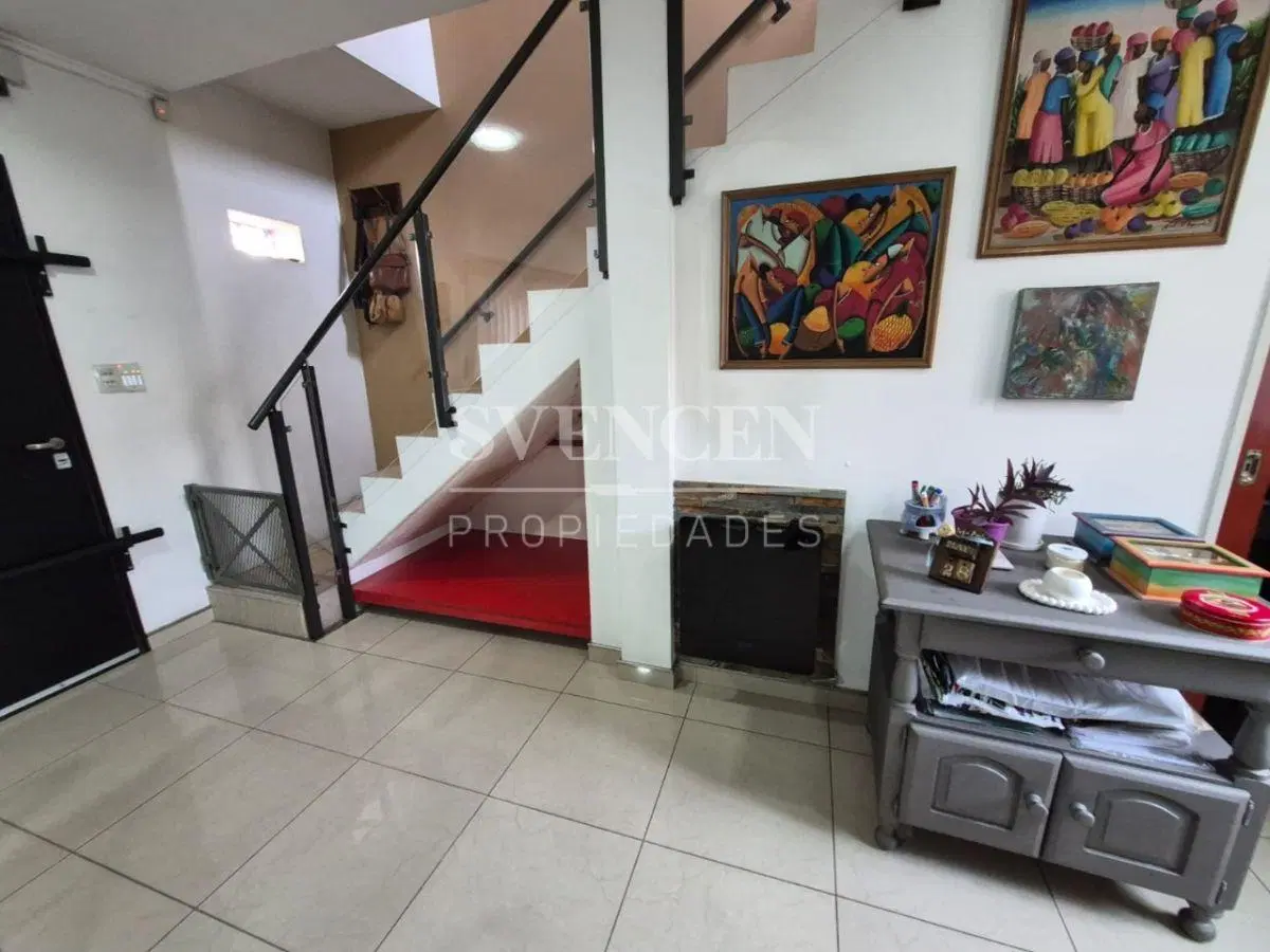 Casa con gran quincho y pileta en Villa La Florida! 1