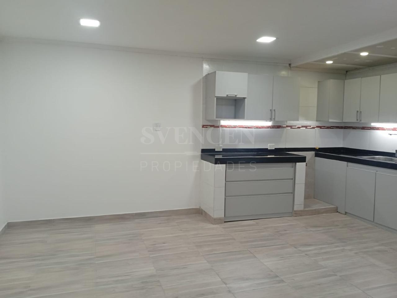 Foto de Casa 4 amb. en venta en Fcio. Varela, imagen 2