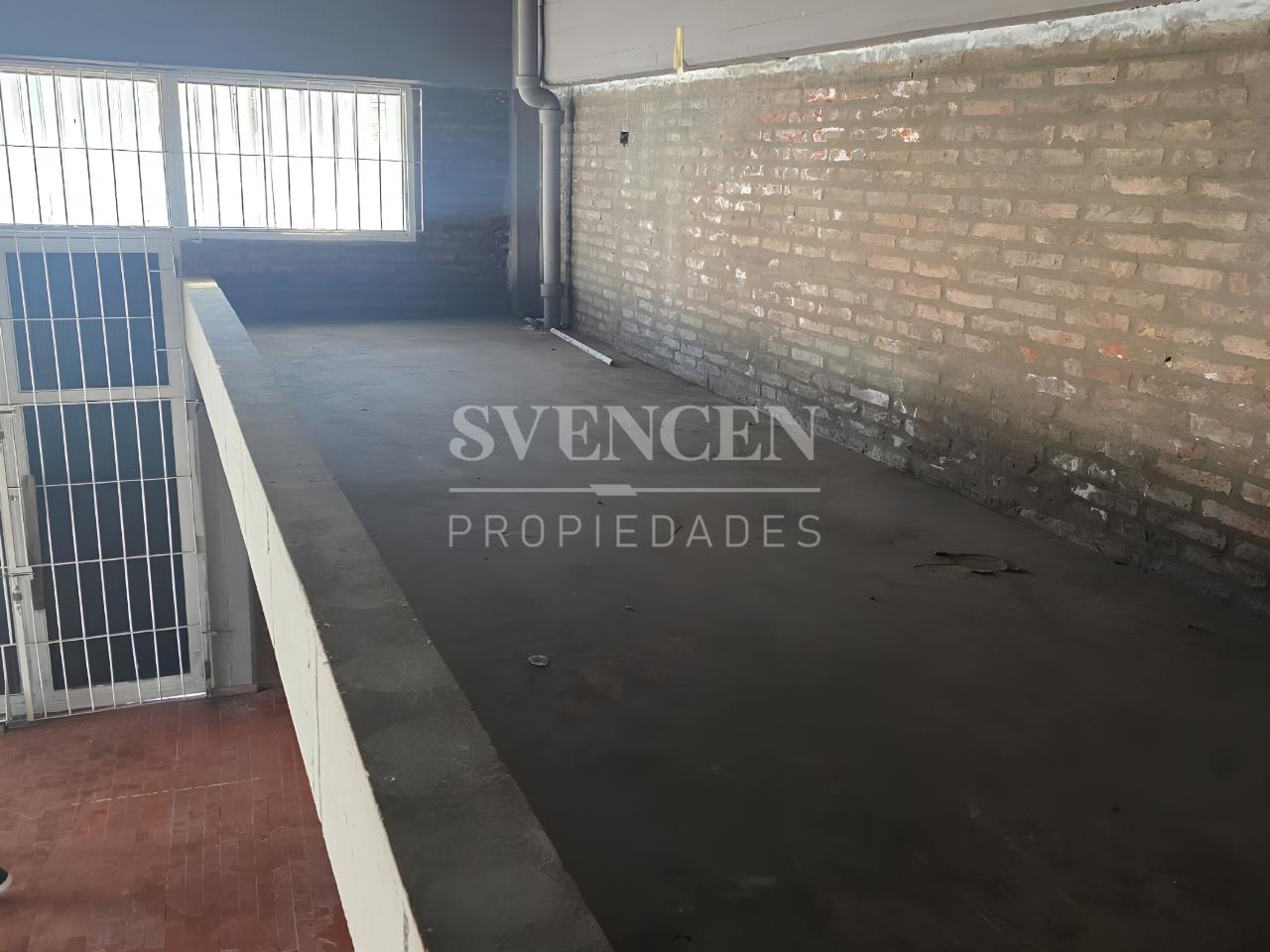 Foto de Local comercial de 280m2 cubiertos en ochava, imagen 4