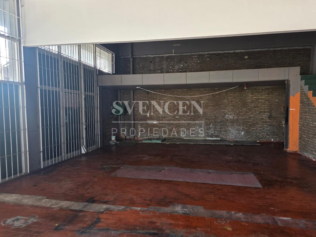 Foto de Local comercial de 280m2 cubiertos en ochava, imagen 3