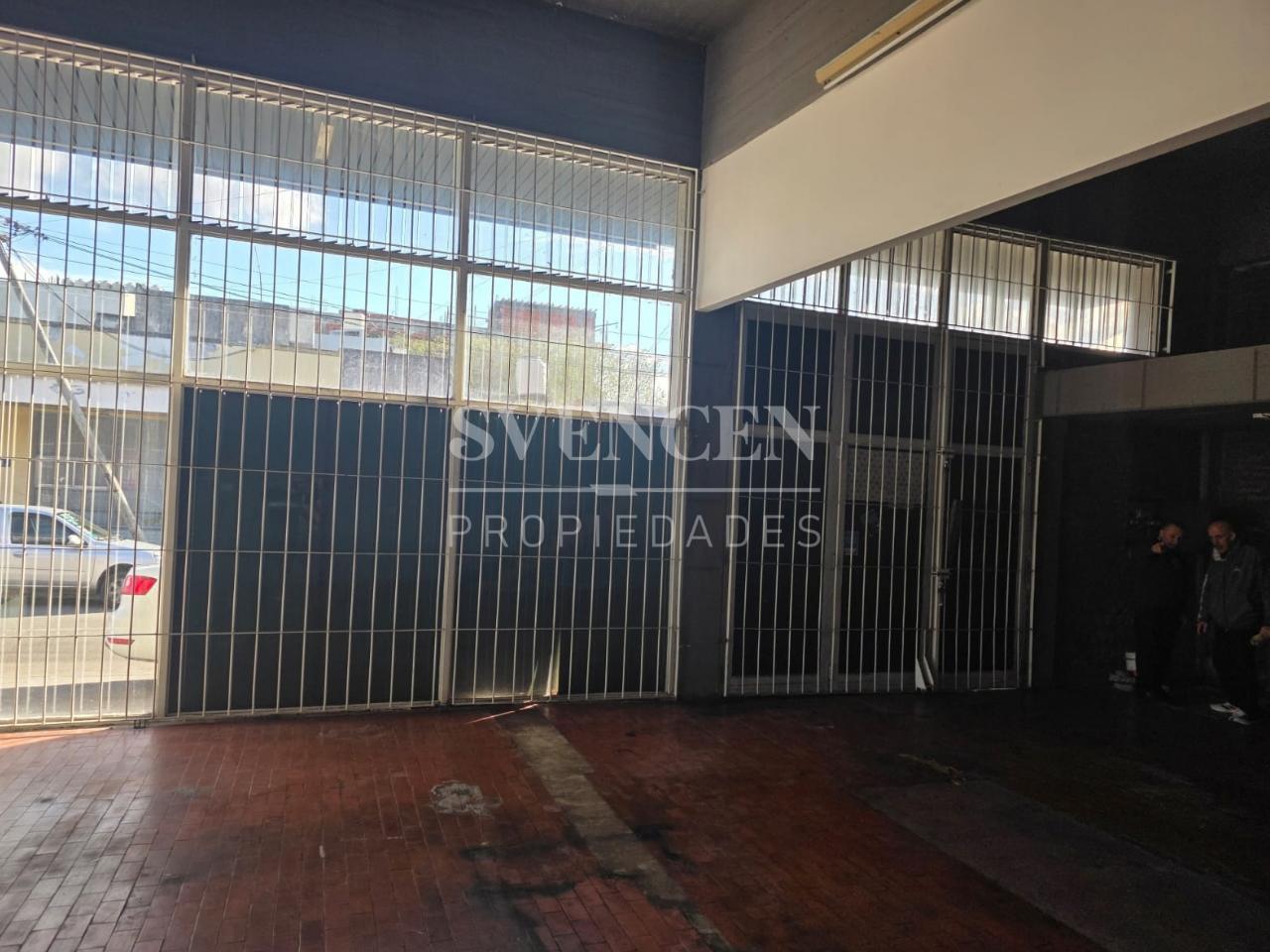 Foto de Local comercial de 280m2 cubiertos en ochava, imagen 5