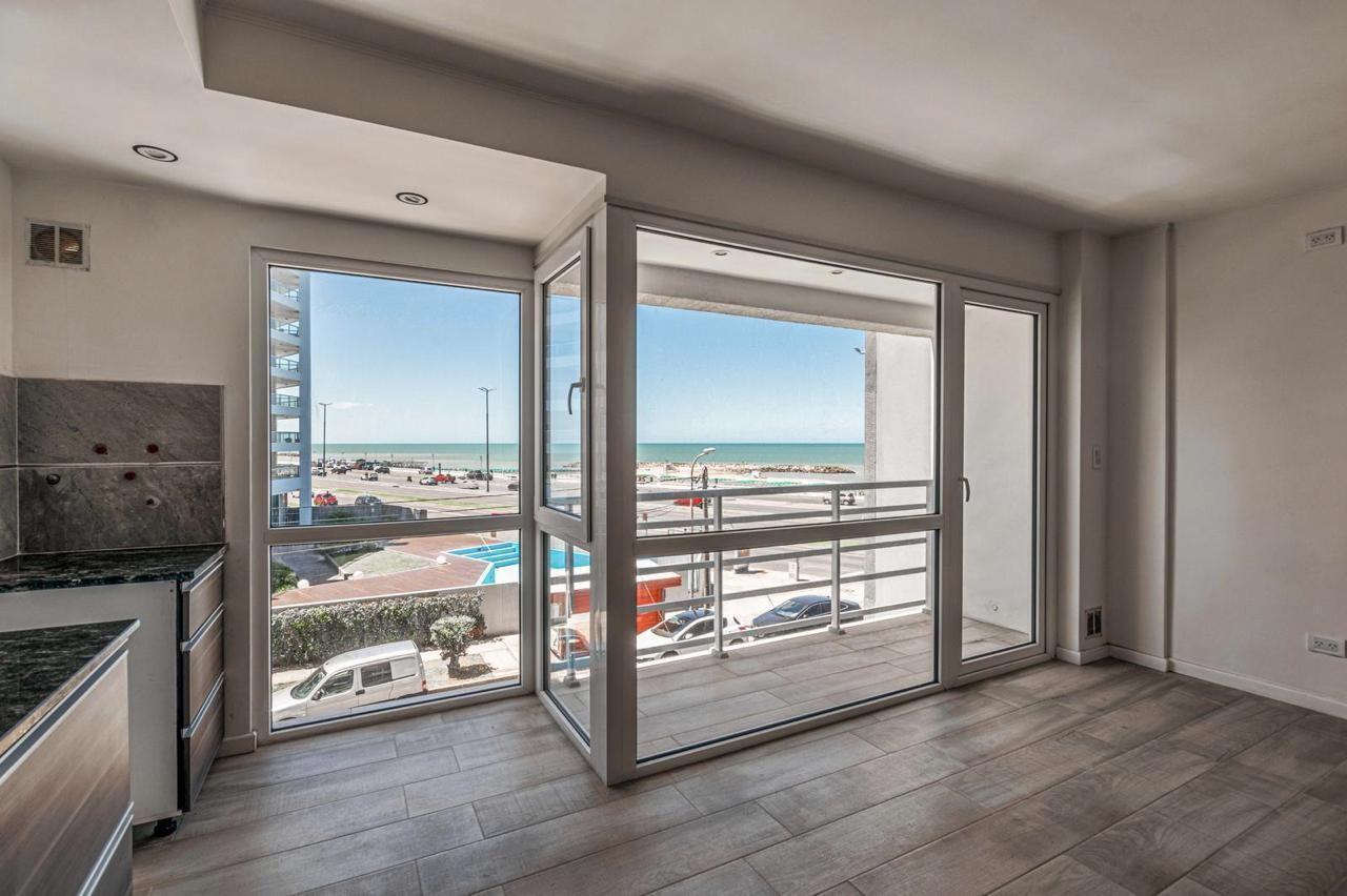 Foto de Departamento en venta Monoambiente al frente con balcon vista al mar en, imagen 4
