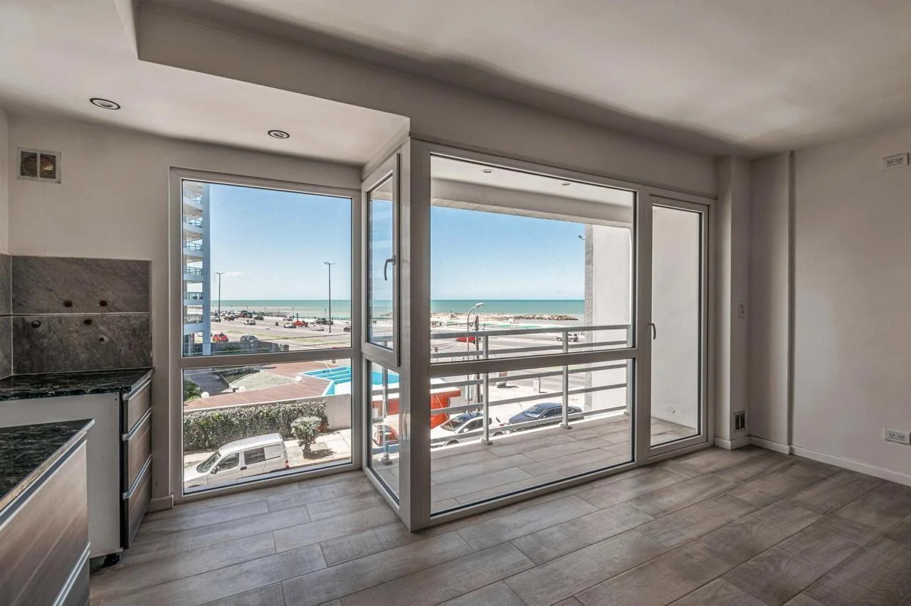 Foto de Departamento de 1 dormitorio con balcon frente al mar en Mar Del Plata, imagen 4