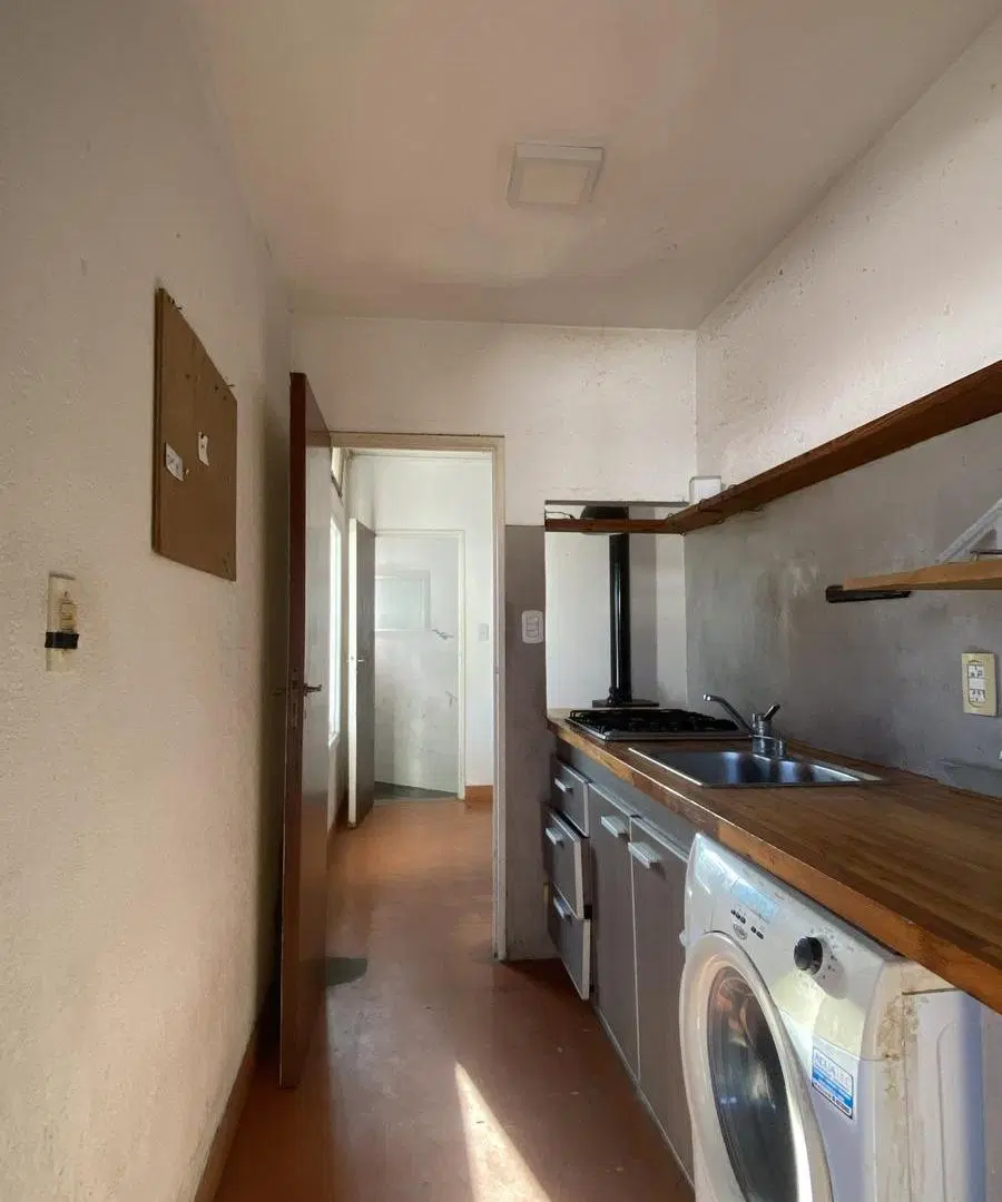Casa e de 2 dormitorios con 2 patios cochera doble , local al frente y depto de 2 dorm independiente 8