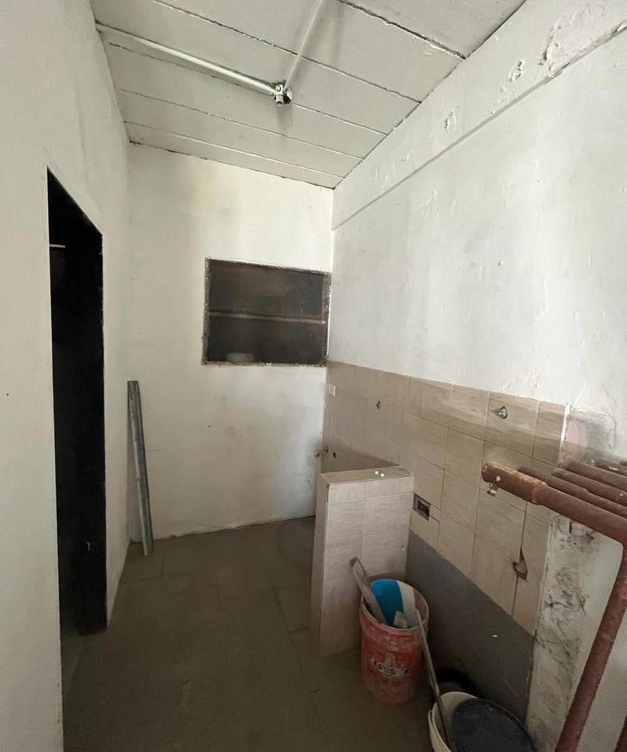 Foto de Locales al frente y estructura para montar galpon apto comercial, imagen 2