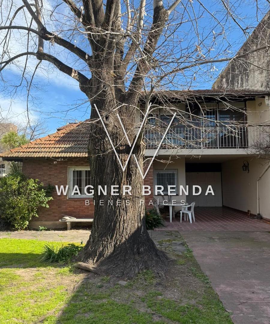 Foto de Casa de 4 dormitorios en venta Barrio Norte parque y piscina en La Plata, imagen 2