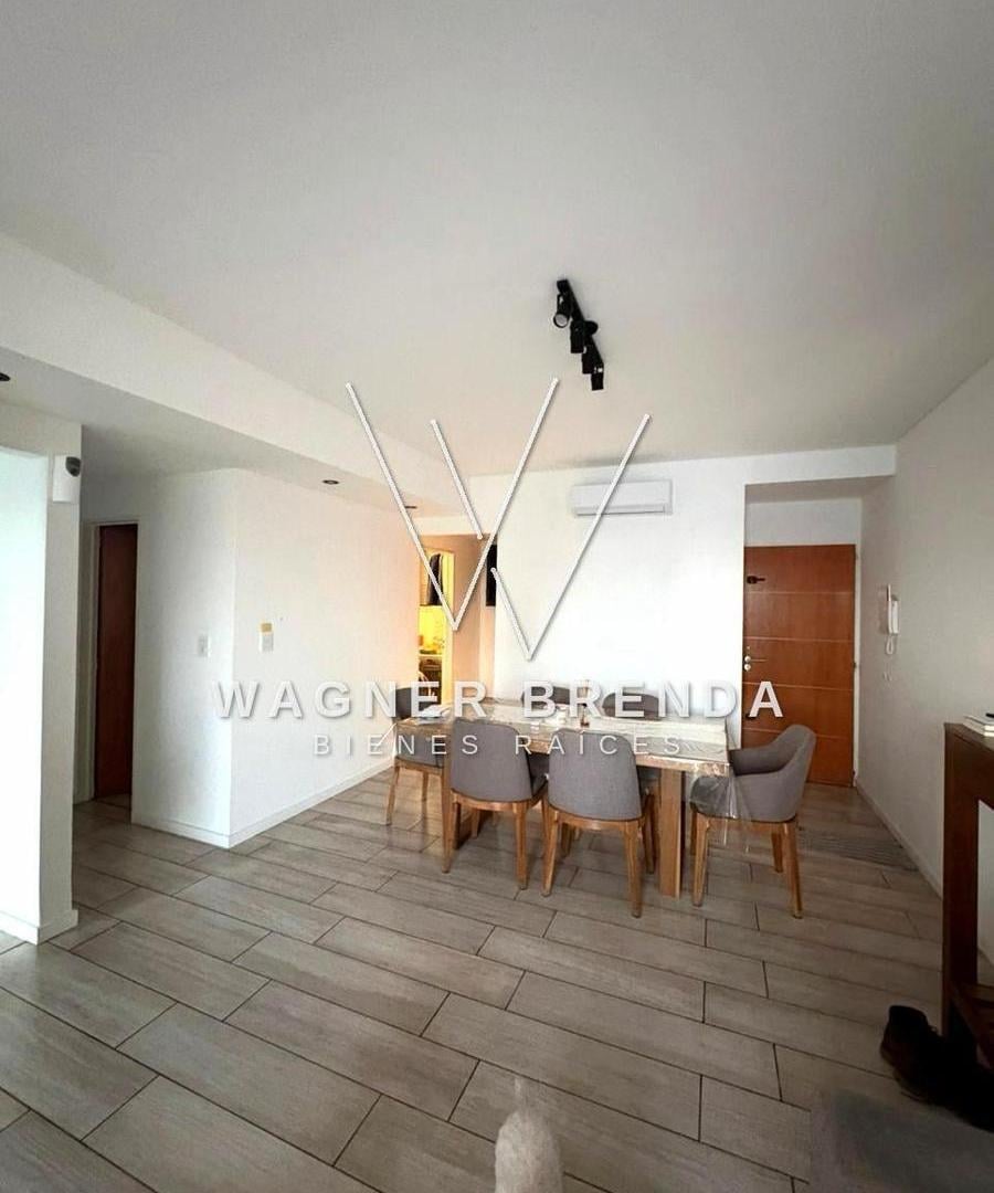 Foto de Departamento de 2 dormitorios con cochera y amenites en venta en La, imagen 1