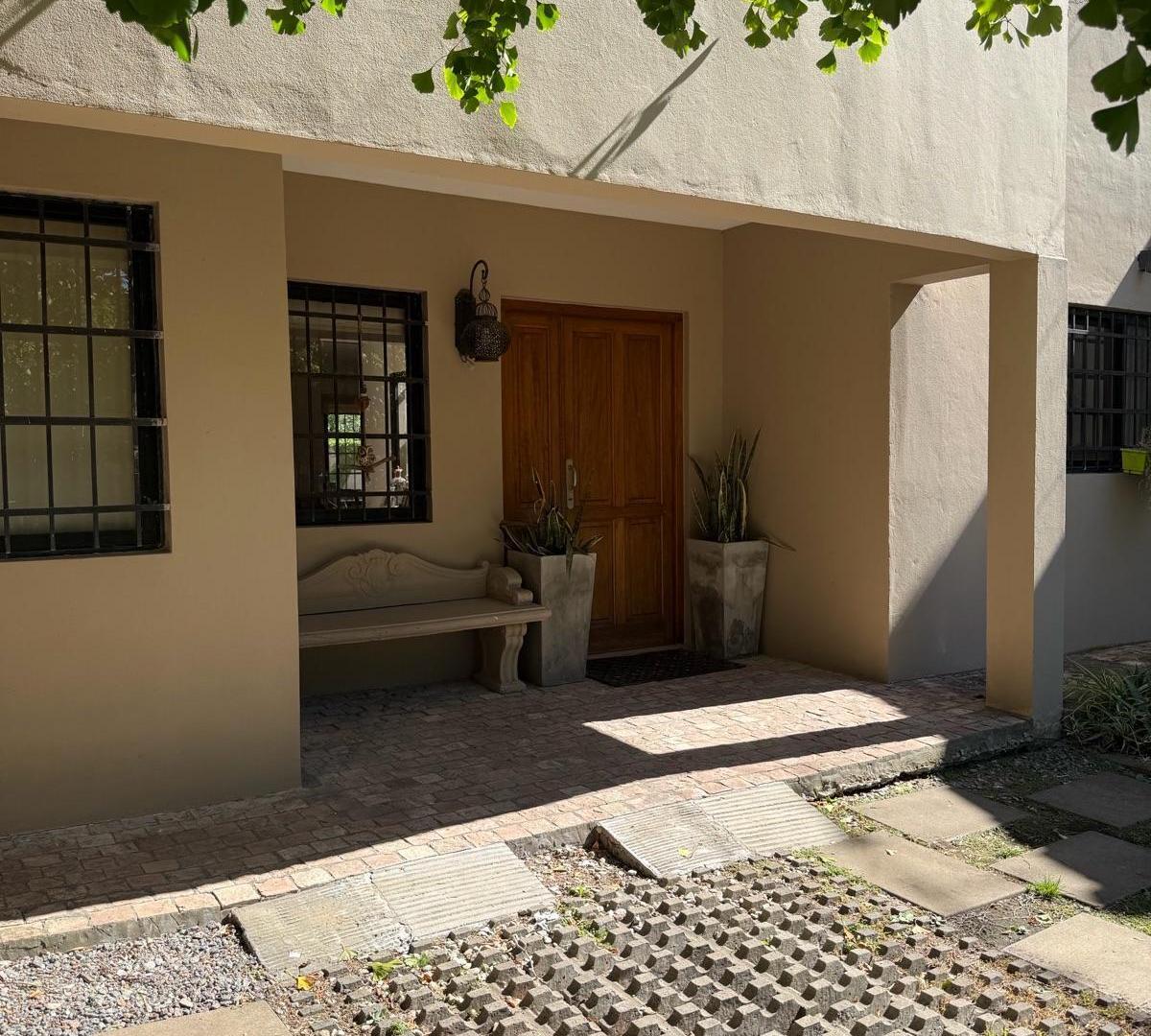 Foto de Casa en venta City Bell entre caminos, imagen 4