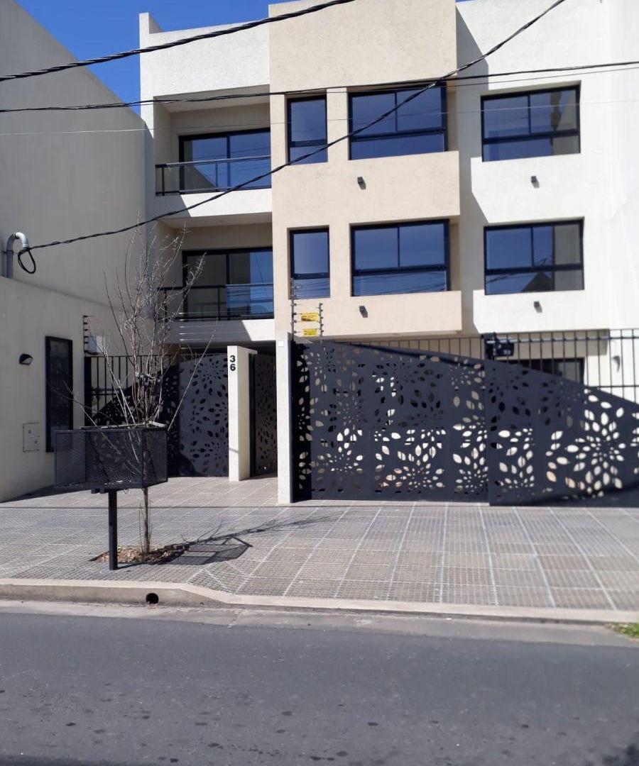 Foto de GOBERNADOR COSTA 100- VENTA DEPARTAMENTO CON COCHERA RAMOS MEJIA, imagen 1