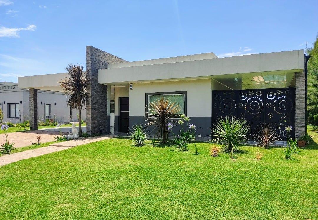 Casa 4 ambientes en venta con financiación.Fincas del Alba