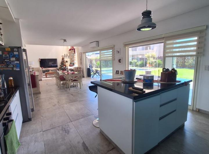 Foto de Casa 5 ambientes en venta. Lagos de Canning, imagen 2