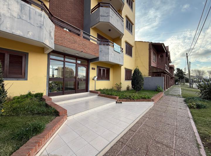 Departamento 3 ambientes con cochera en venta. San Bernardo 1