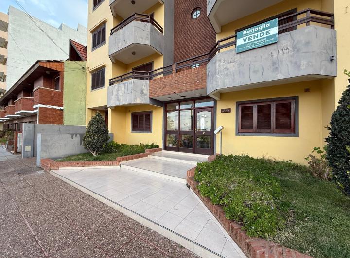 Departamento 3 ambientes con cochera en venta. San Bernardo 3
