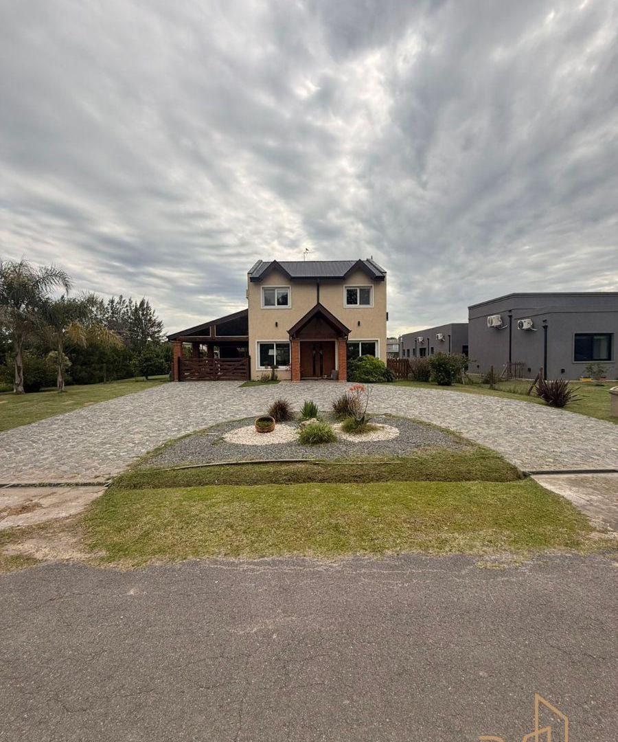 Casa 5 ambientes en dos plantas en Venta - Fincas del Alba
