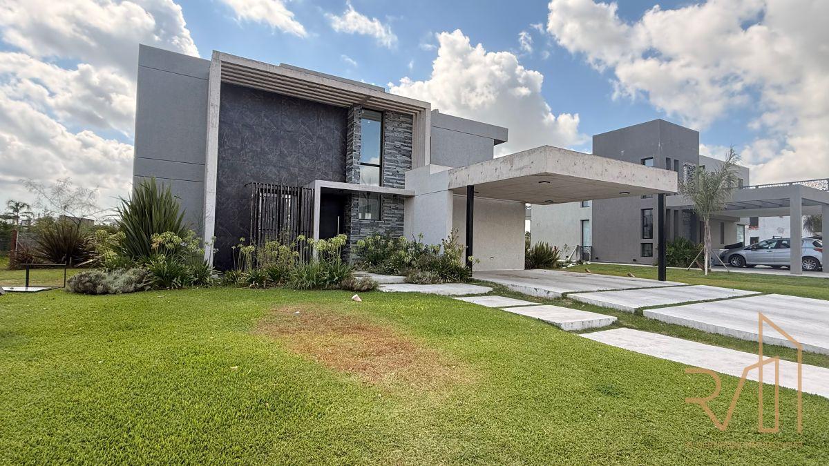 Casa 8 ambientes en venta - Terralagos