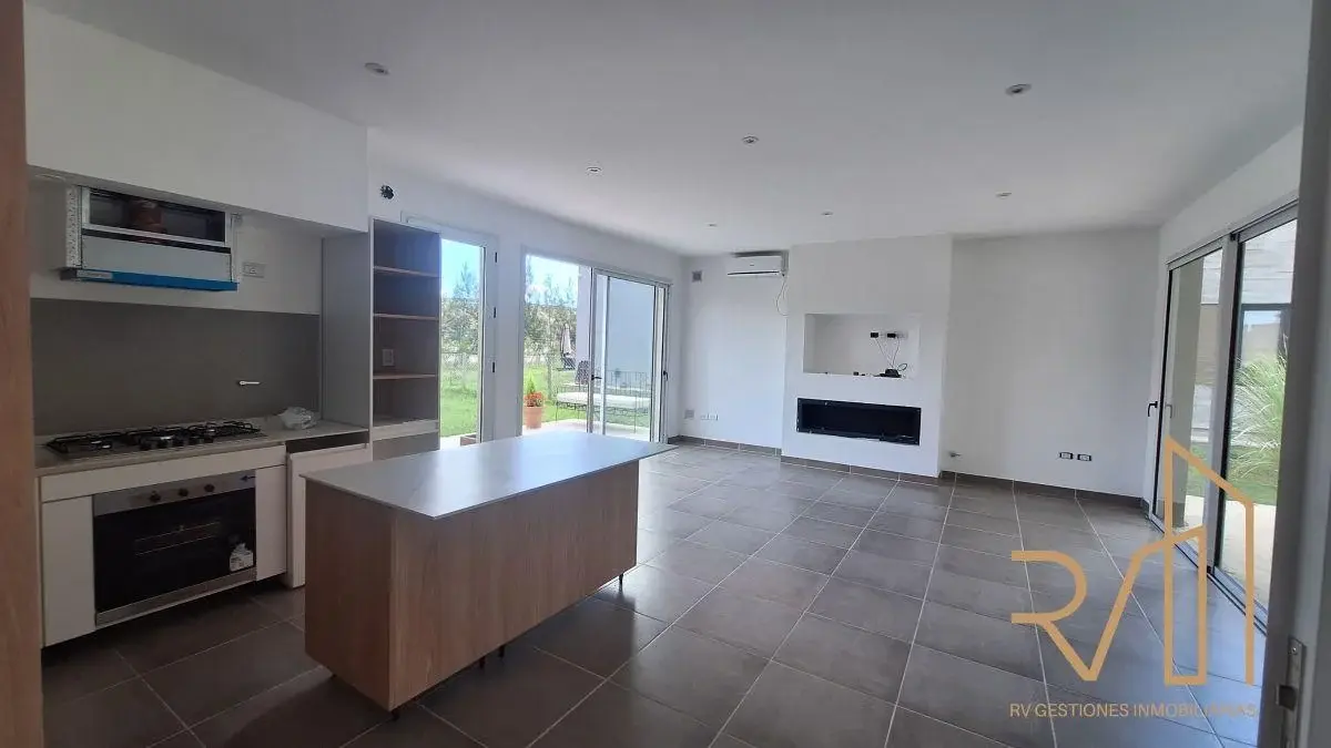 Casa 3 ambientes en alquiler. Lares de canning 2