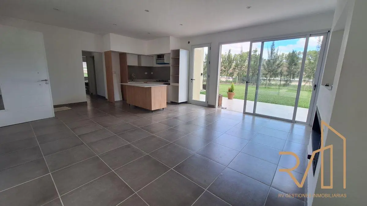 Casa 3 ambientes en alquiler. Lares de canning 4