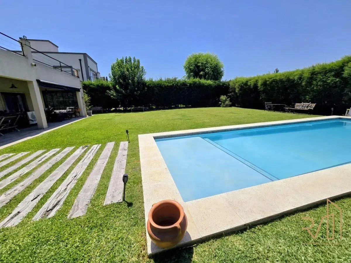 Casa 6 Ambientes En Venta O Alquiler - Barrio El Rebenque 2