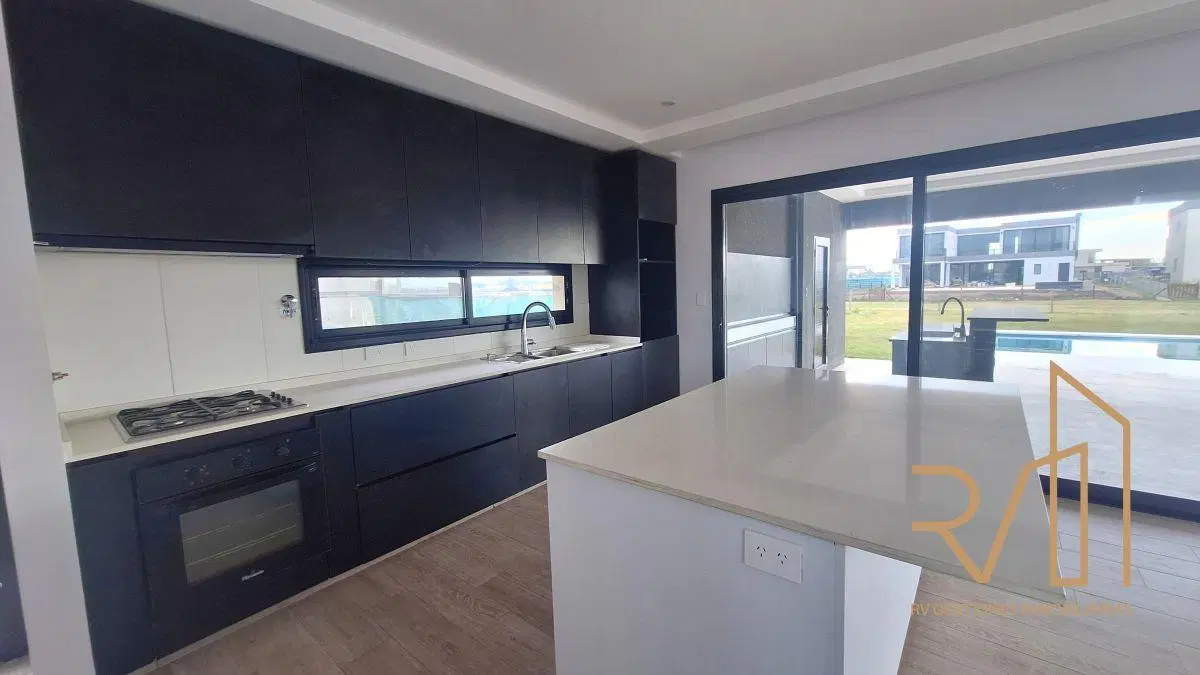 Casa 5 ambientes en venta. Terralagos 5