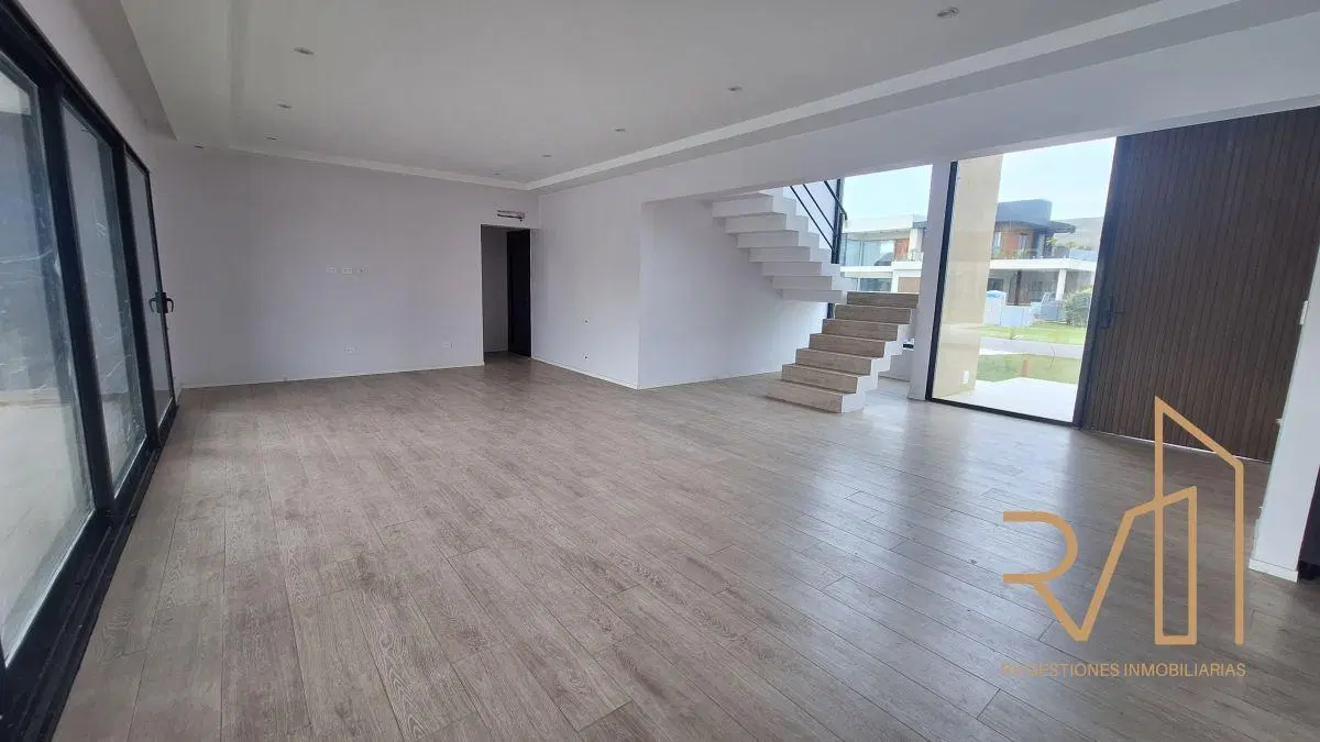 Casa 5 ambientes en venta. Terralagos 4