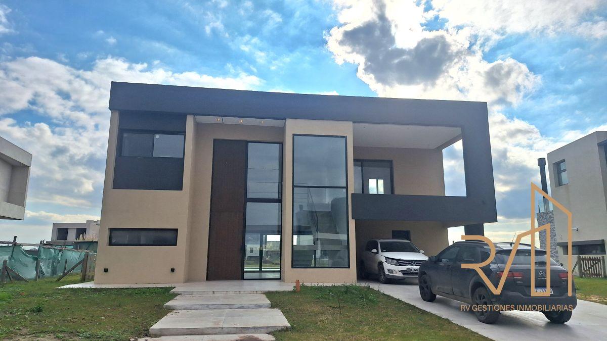 Casa 5 ambientes en venta. Terralagos