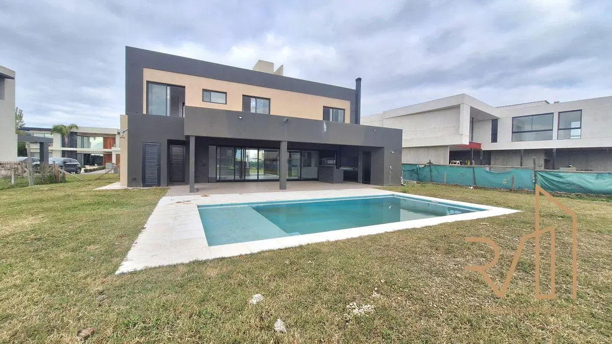 Casa 5 ambientes en venta. Terralagos 2