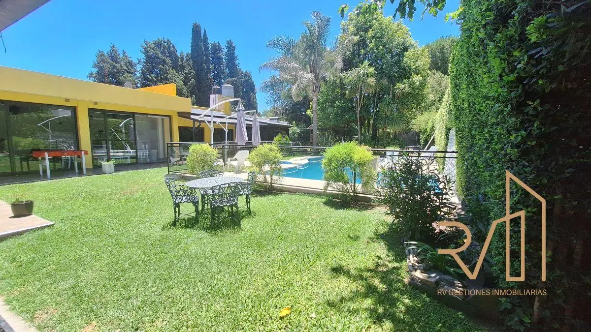 Casa 6 ambientes con parque y pileta en venta. La Unión 4
