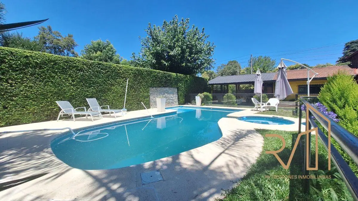 Casa 6 ambientes con parque y pileta en venta. La Unión 5