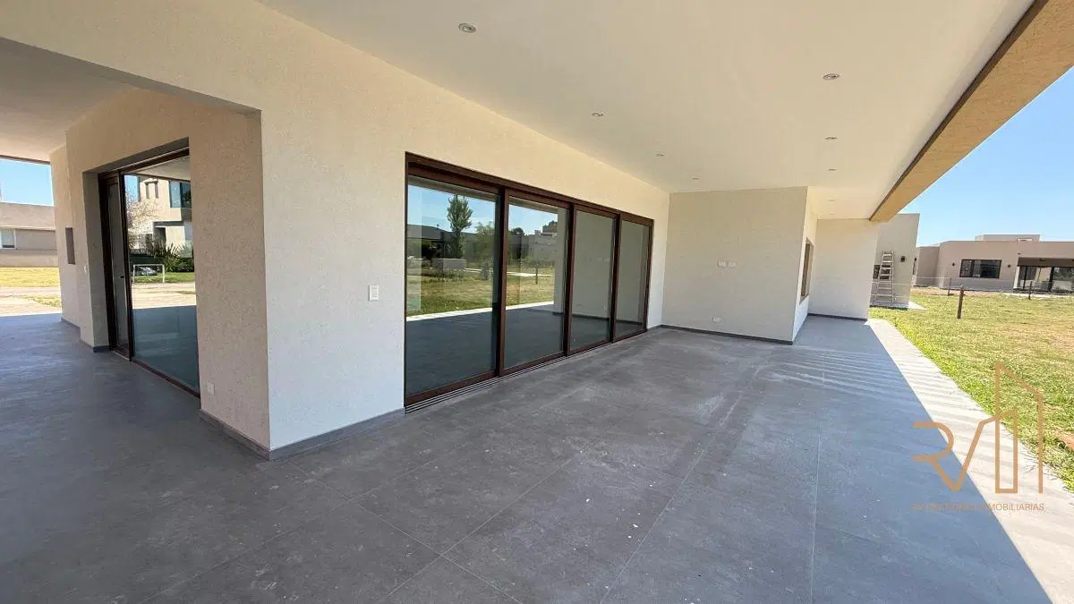 Casa 4 ambientes a estrenar, en venta. Fincas del Alba 8