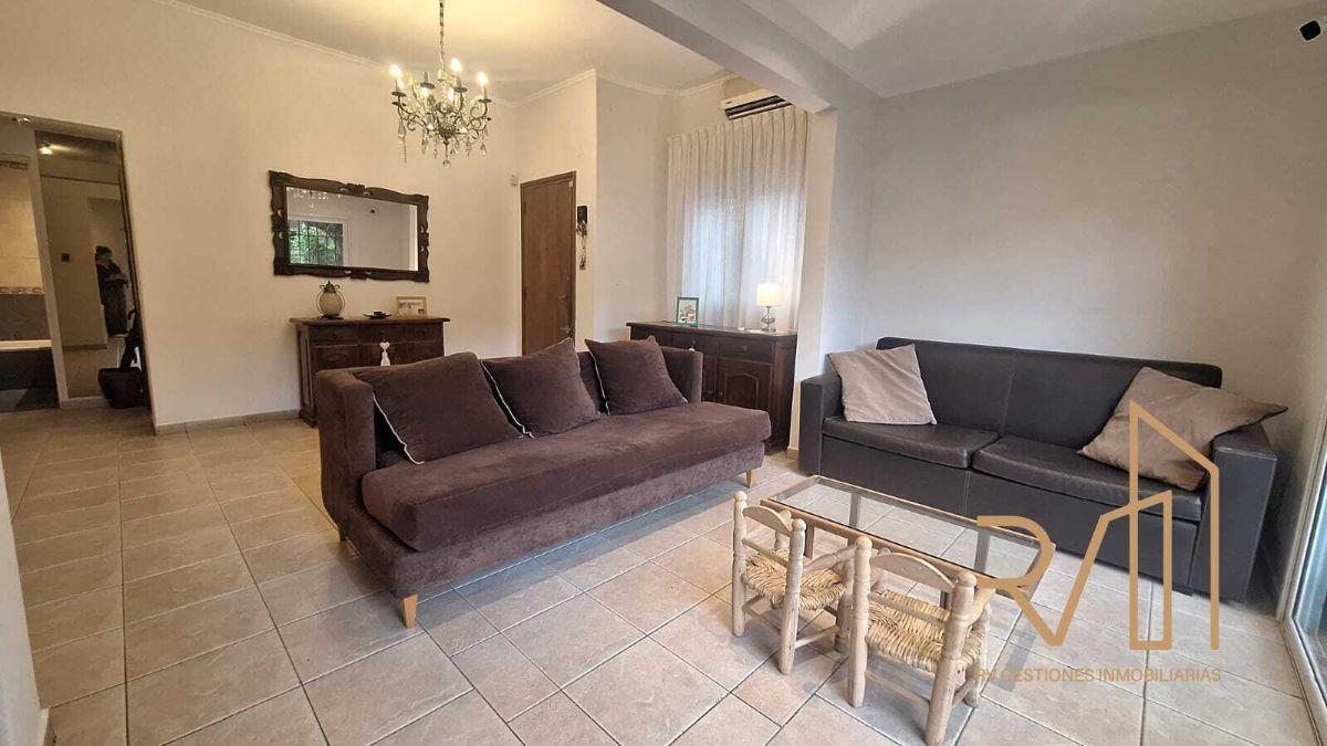 Foto de Casa 4 ambientes en venta en Bernal Oeste, imagen 2