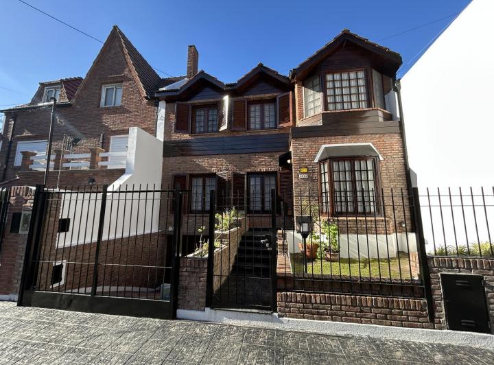 Impecable Casa 3 Dormitorios y Jardin en la mejor zona de Martinez, vías a Libertador 1