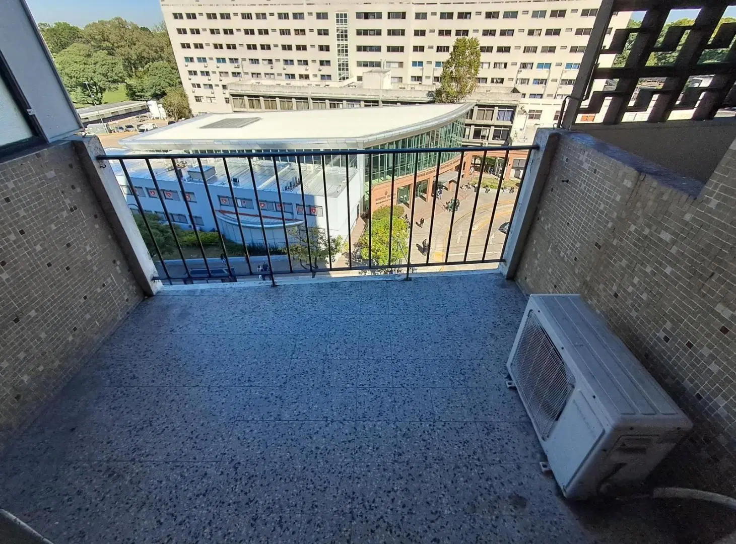 Departamento de 3 Ambientes en Alquiler con Cochera en Acassuso. 2