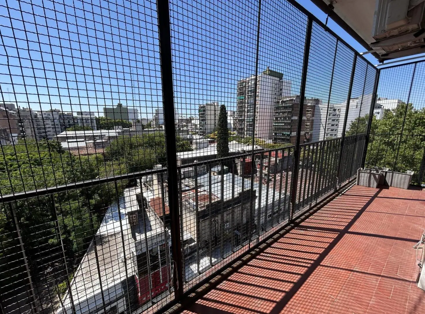 Departamento en Venta de 4 Ambientes con Balcón en Olivos 2