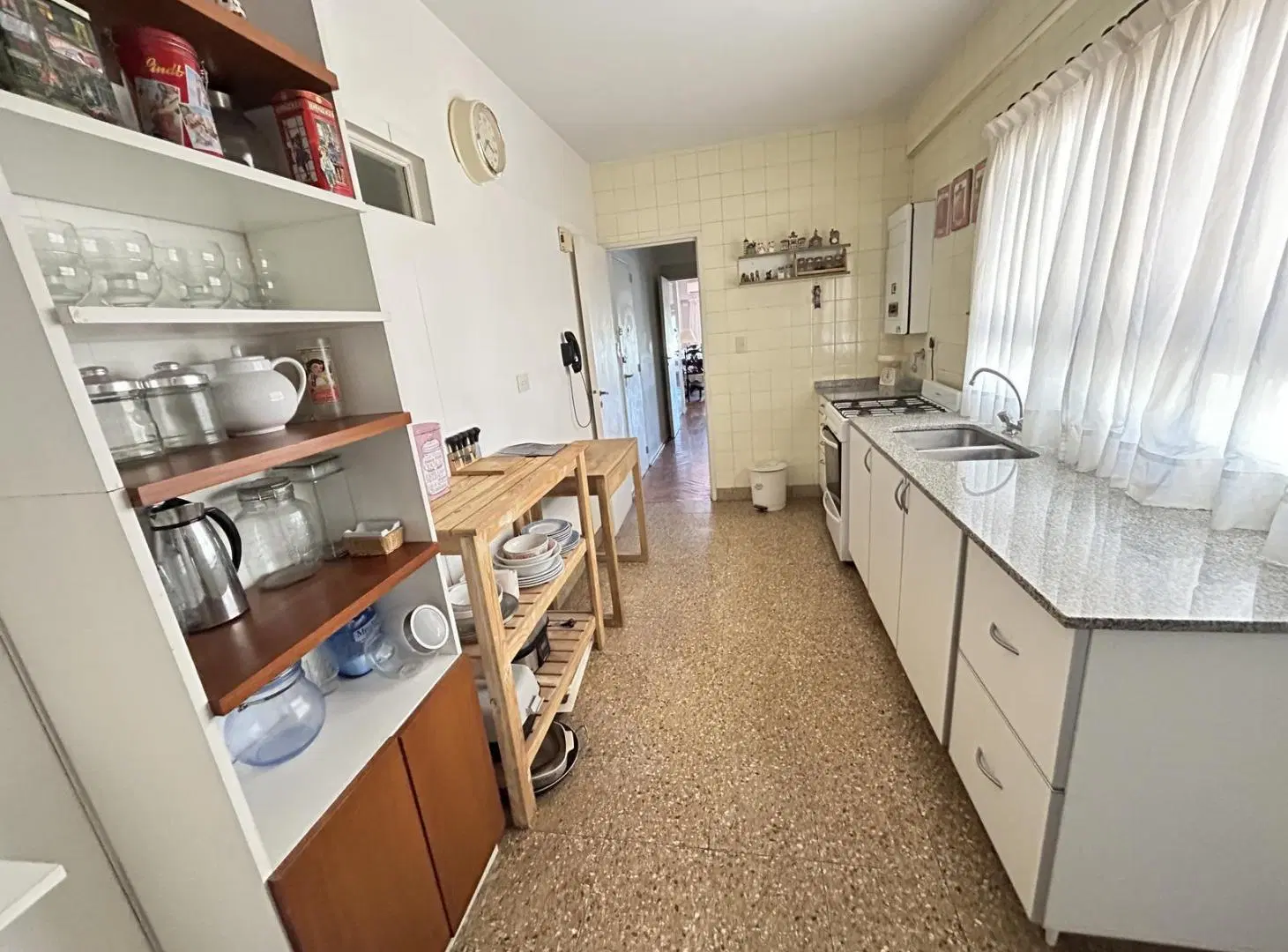 Departamento en Venta de 4 Ambientes con Balcón en Olivos 3