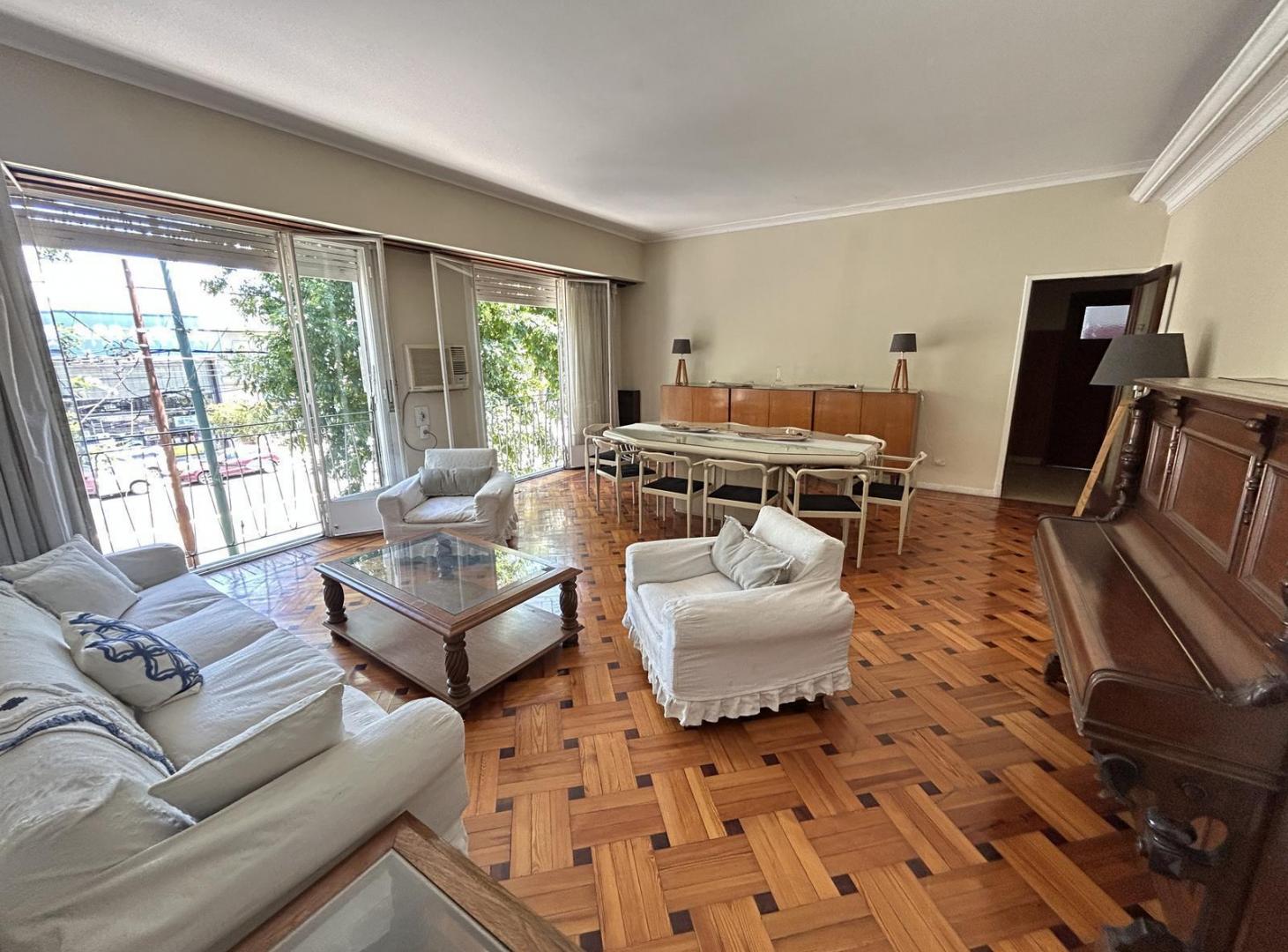 Casa en Alquiler de 4 Dormitorios Pileta en Beccar