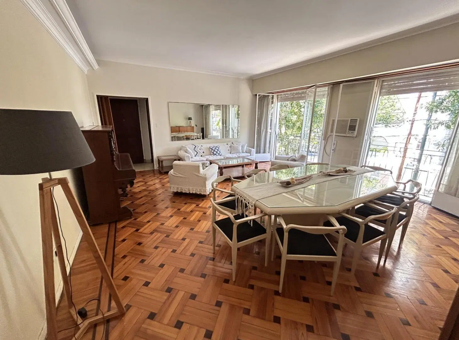 Casa en Alquiler de 4 Dormitorios Pileta en Beccar 3