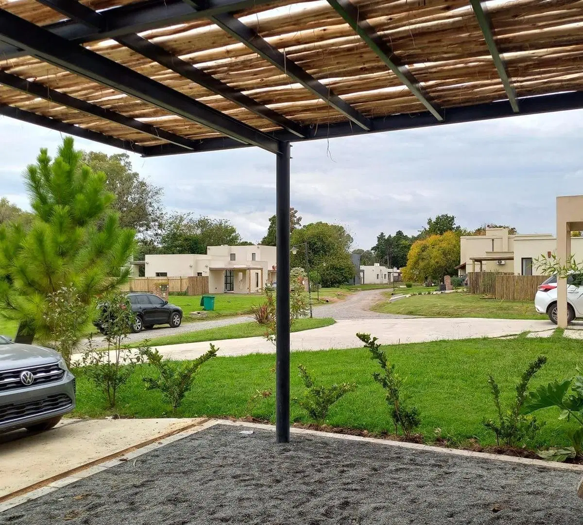 Casa en Venta de 3 Dormitorios Jardín y Pileta en Santa Clara, Pilar. 5